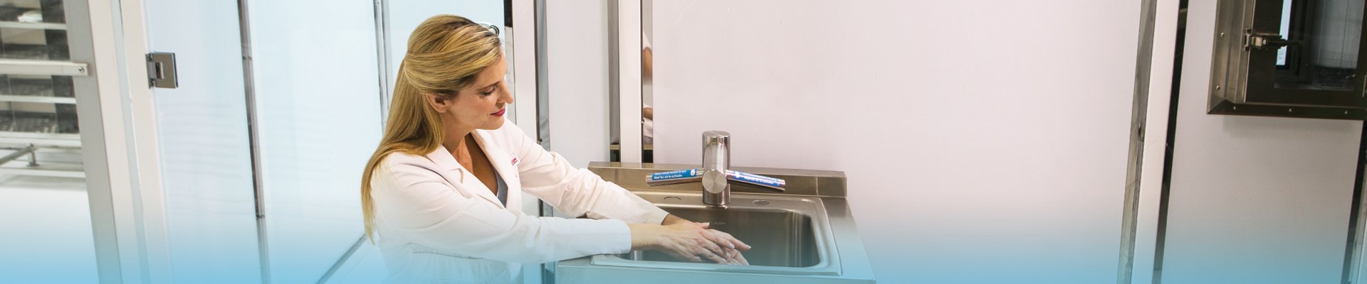 Cleanroom HEPA hand washer dryer are offered in 304 stainless steel or white polyproylene for optimal cleanliness in controlled rooms
